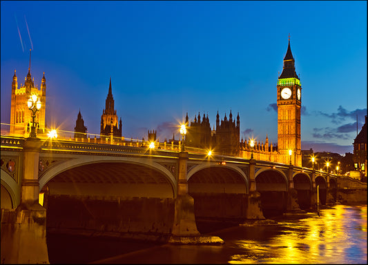 19482050 London at night UK, available in multiple sizes