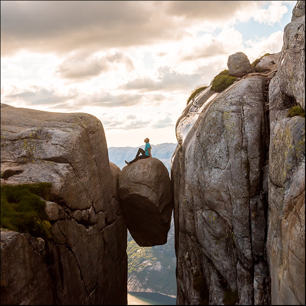 214862740 Kjeragbolten , available in multiple sizes - Chamton