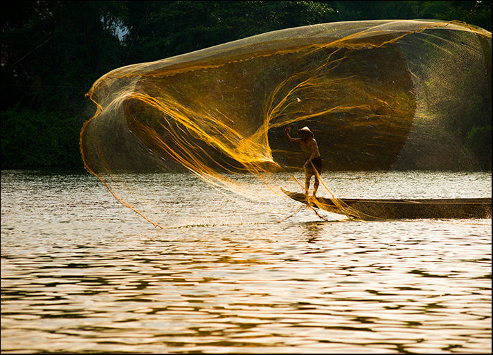 i4942799 Fisherman throwing net, available in multiple sizes